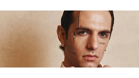 Achille Lauro torna con Comuni Mortali, il nuovo album che svela la sua anima cantautorale