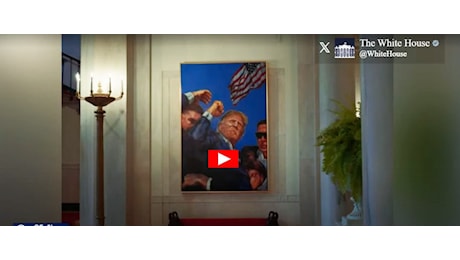 Trump cancella Obama dalla Casa Bianca: al posto del suo ritratto, i pugni alzati dopo l'attentato (video)