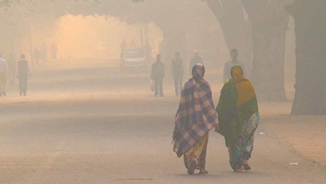 Smog a New Delhi, livelli 57 volte superiori al limite: il governo corre ai ripari