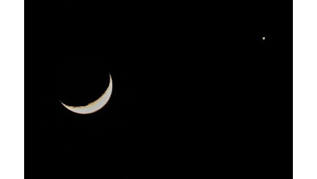 Il bacio celeste tra la Luna e Venere nello scatto di Pianezzola