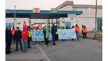 Protesta dei lavoratori della Trasnova di Pomigliano