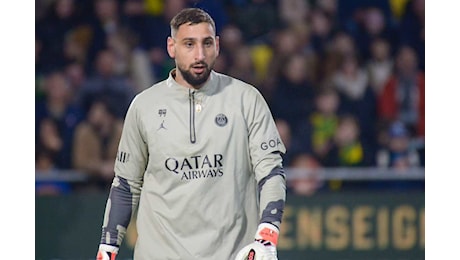 Spavento per Donnarumma: calcio in faccia e cambio obbligato