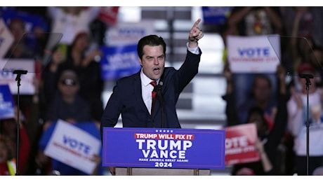 Xenofobo, negazionista e indagato per traffico sessuale: Trump impone Matt Gaetz alla Giustizia. Deputati Gop tra choc e sarcasmo: “Senza di lui staremo meglio”