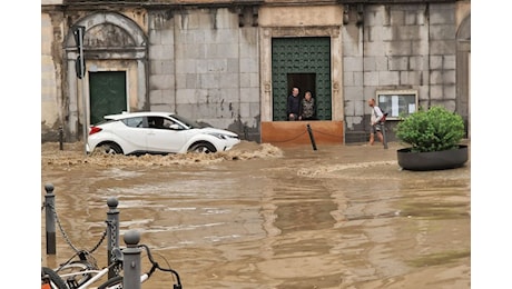 Nubifragio in Liguria, torrenti esondati e caos trasporti