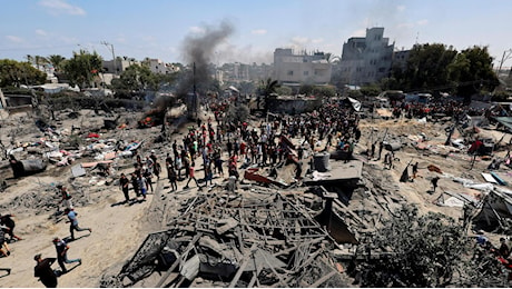 Raid israeliano a Khan Yunis: 20 morti. Per Tel Aviv colpito il comandante di Hamas Deif, i palestinesi smentiscono