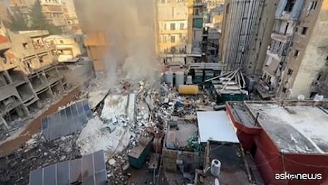 Edifici distrutti e macerie dopo un raid a israeliano a Beirut