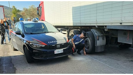 Schiacciato da un camion mentre lavora, Emilio Pusceddu muore a 56 anni sotto gli occhi del figlio