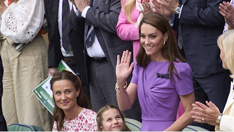 Charlotte e Pippa si emozionano con Kate Middleton: il racconto della foto più toccante di Wimbledon
