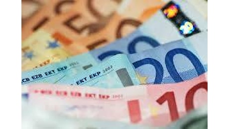 Bonus Natale da 100 euro: chi può richiederlo e come fare domanda