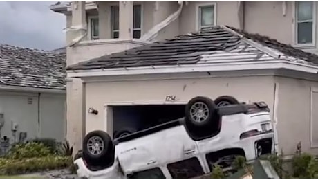 Uragano Milton: la scia di distruzione in Florida lasciata dal passaggio di un tornado