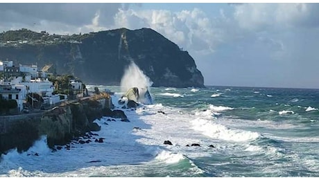 Campania, allerta meteo per vento forte e mare agitato fino a venerdì 27 dicembre