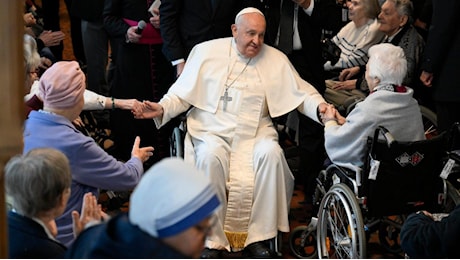 Il Papa a sorpresa in una casa di carità a Bruxelles tra anziani malati e poveri