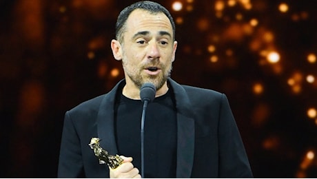 Elio Germano contro il ministro Giuli: Il cinema italiano è in crisi, fatico ad ascoltare le sue parole