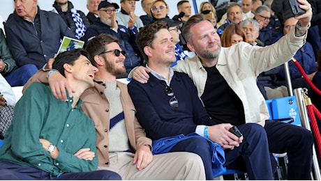 Andrew Garfield e non solo, lo stadio del Como sta diventando Hollywood: perché gli attori vanno a vedere la squadra di Fabregas