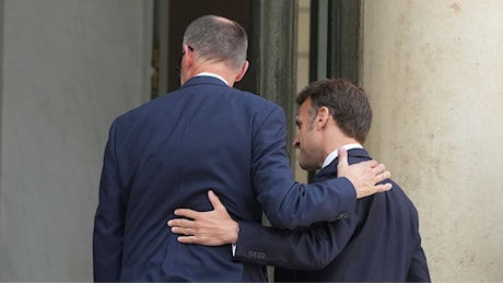 Video. Friedrich Merz fa il suo debutto diplomatico a Parigi