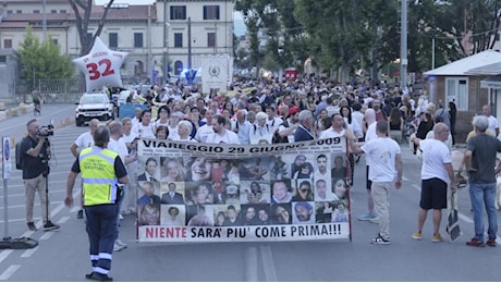 Strage Viareggio, un migliaio in corteo per 15/o anniversario