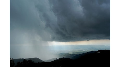 Meteo: Prossime Ore roventi, ma stanno per scoppiare intensi temporali di calore; vediamo le regioni a rischio