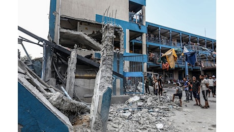Raid su una scuola a Gaza, 22 morti. L'Unrwa: Nostro quartier generale ora è un campo di battaglia