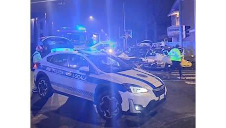 Un ventenne perde la vita in uno scontro in via Manzoni