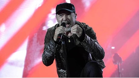 Vasco Rossi, il ricordo del padre e la bordata: I nazifascisti sono tornati, lupi travestiti da agnelli. Ma ce l'ha con il governo di Giorgia Meloni?