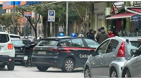 Pontecagnano, uomo accoltellato davanti al bar: indagini dei carabinieri