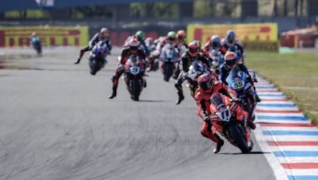 SBK Paesi Bassi: Bulega guida la tripletta italiana nel tempio di Assen!
