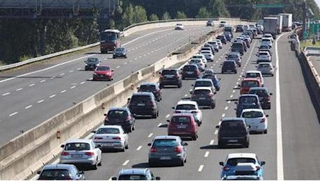 Ponte di Pasqua e Primo maggio, 10 milioni sulle strade: ecco gli itinerari e i giorni più critici