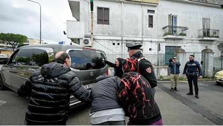 Ercolano, lo strazio della madre delle gemelle: “Non ho più le mie figlie, ora sono sola”