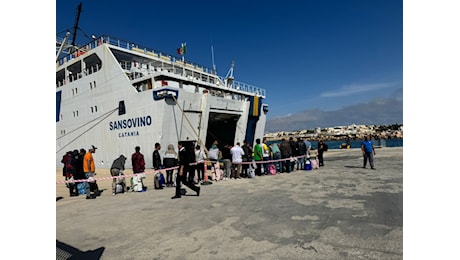 Naufragio Lampedusa ricerche senza esito: trasferiti superstiti