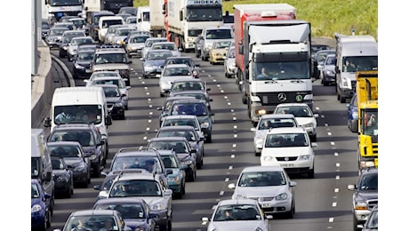 Viabilità, italiani in viaggio: ecco le strade e le date da bollino nero