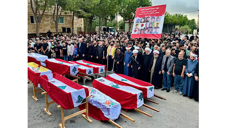 Rabbia e minacce al funerale Hezbollah «Pronti al martirio ma l'Iran ci ha traditi»