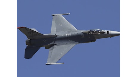 Dai droni ai super F16. Com'è affollata la nuova guerra dei cieli