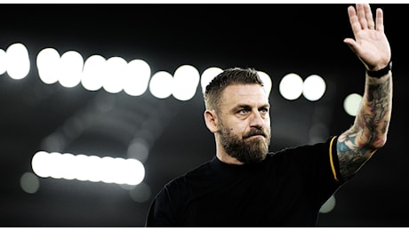 Roma-Udinese, la Curva Sud annuncia la contestazione dopo l'esonero di De Rossi. «Fuori lo stadio per mezz'ora»