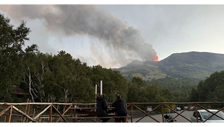 Etna: tonnellate di cenere in strada, stop alle moto a Catania