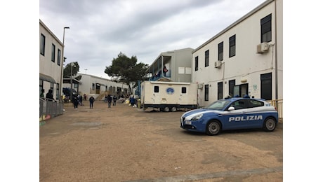 Migranti, 214 persone sbarcano a Lampedusa