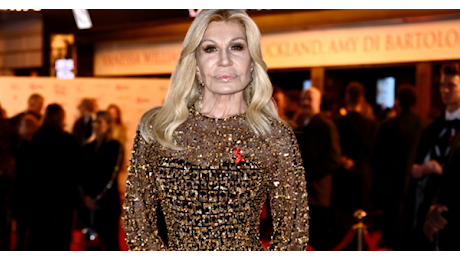 Donatella Versace: il cambiamento che lascia tutti senza parole