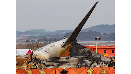 Disastro aereo in Corea del Sud: le indagini si concentrano sul carrello di atterraggio