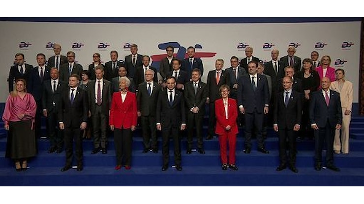 Dazi, l’Ue: Trump fa più danni all’economia Usa che alla nostra - Askanews Dazi, l’Ue: Trump fa più danni all’economia Usa che alla nostra - Askanews