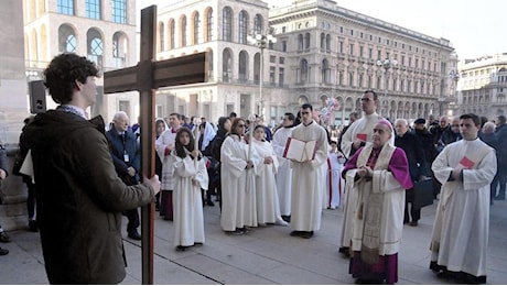 Delpini apre il Giubileo in Diocesi: Sia occasione di pace e perdono: un anno di grazia contro le tenebre