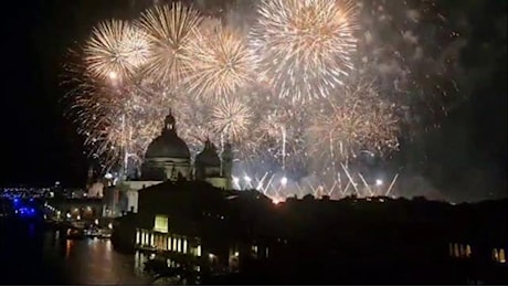 A Venezia la magia dei fuochi del Redentore: spettacolo per centomila
