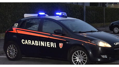 Lite nel cortile di una ditta finisce in tragedia: 42enne ucciso a colpi di pistola a Bergamo