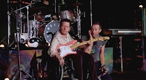 Michael J. Fox e Coldplay, duetto da brividi a Glastonbury | Video iO Donna