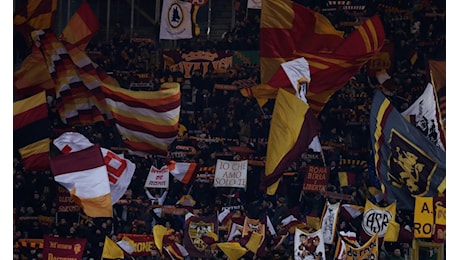 Roma-Inter, la Curva Sud entra 15' dopo in segno di protesta: Schifati da questa dirigenza|Serie A