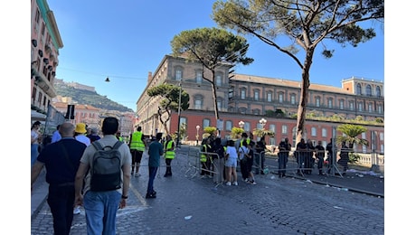 Protesta concerto Radio Italia a Napoli: piazza Plebiscito è chiusa anche ai pedoni