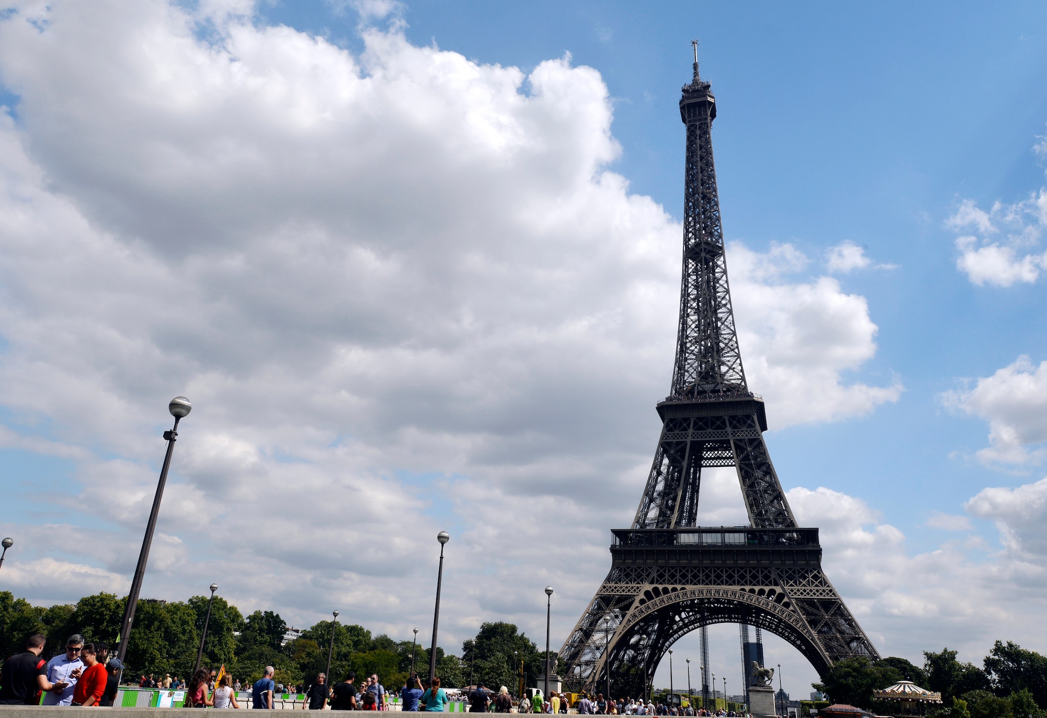 Evacuata La Tour Eiffel Per Un Incendio Ad Un Ascensore Jeta