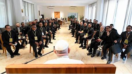 Il Papa con i gesuiti di Dili, il valore dell’inculturazione e l'omaggio al confratello di 103 anni