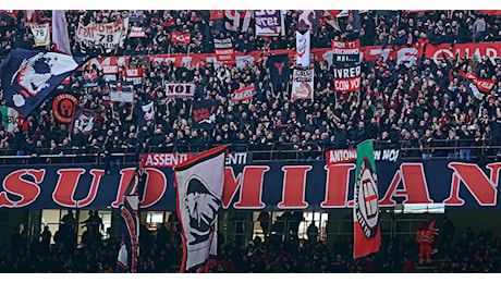 Le proteste dei tifosi del Milan alla festa per i 125 anni del club