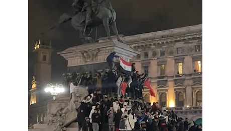 La piazza e le ragazze. Jihad contro due simboli