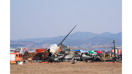 Corea del Sud, incidente aereo: 120 morti