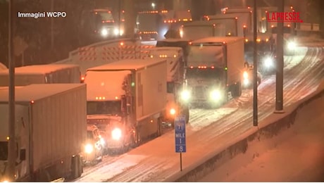 VIDEO Usa, tempesta di neve in Ohio: traffico bloccato per sette ore